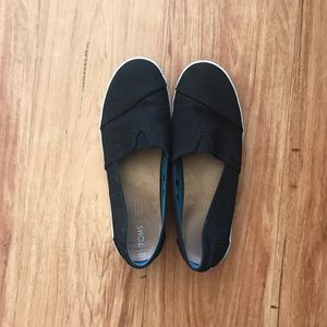 Women’s Toms Shoes in Black Size 9.5
